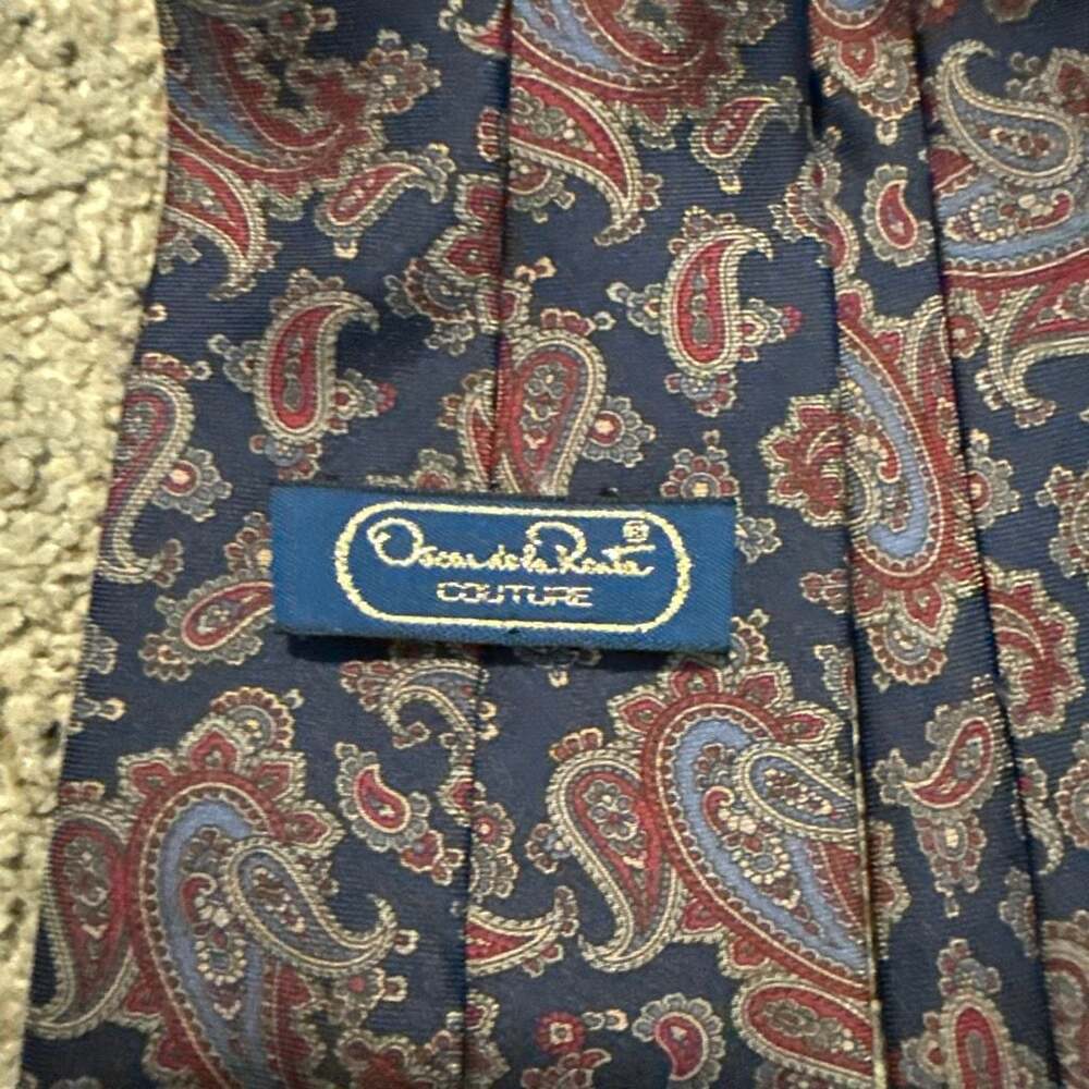 Vintage Oscar de la Renta Couture Navy Blue Paisley Silk Neck Tie